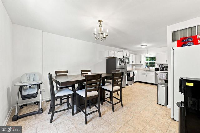 30 DUTTONVIEW RD, Aston, PA 19014