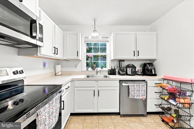 30 DUTTONVIEW RD, Aston, PA 19014