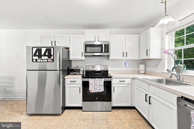 30 DUTTONVIEW RD, Aston, PA 19014