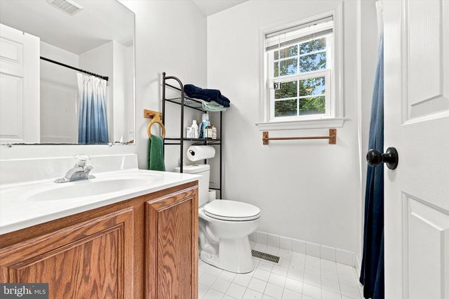 30 DUTTONVIEW RD, Aston, PA 19014