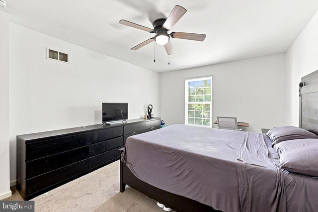 30 DUTTONVIEW RD, Aston, PA 19014