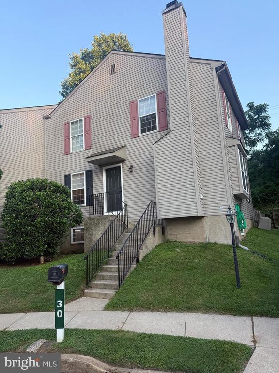 30 DUTTONVIEW RD, Aston, PA 19014