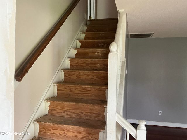 128 Robinhood Drive, Jacksonville, NC 28546