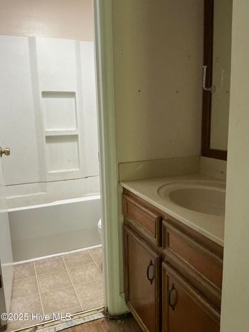 128 Robinhood Drive, Jacksonville, NC 28546