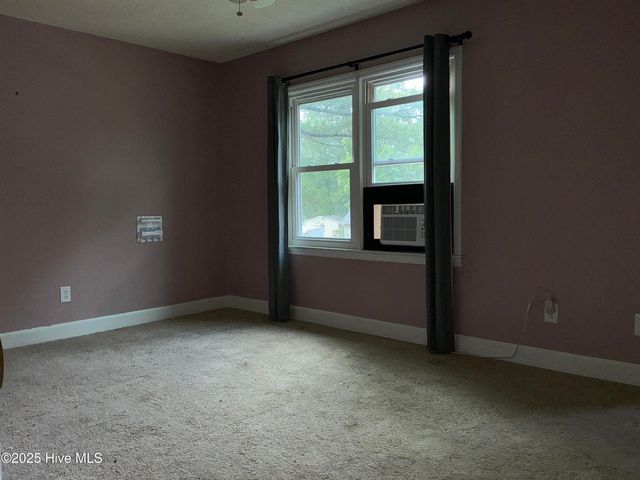 128 Robinhood Drive, Jacksonville, NC 28546