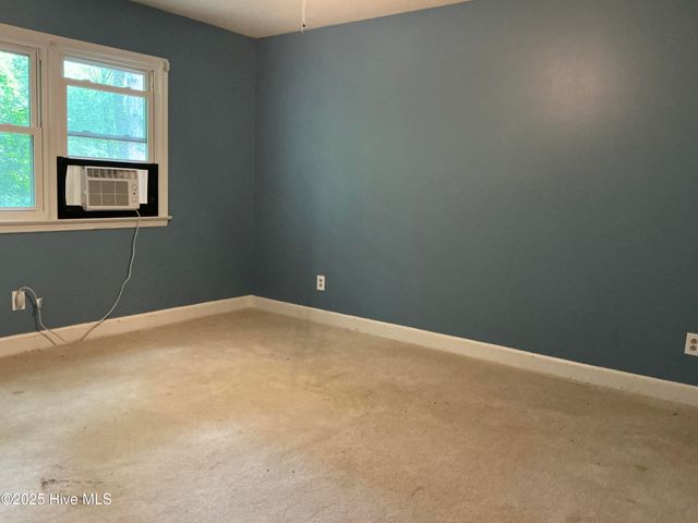 128 Robinhood Drive, Jacksonville, NC 28546