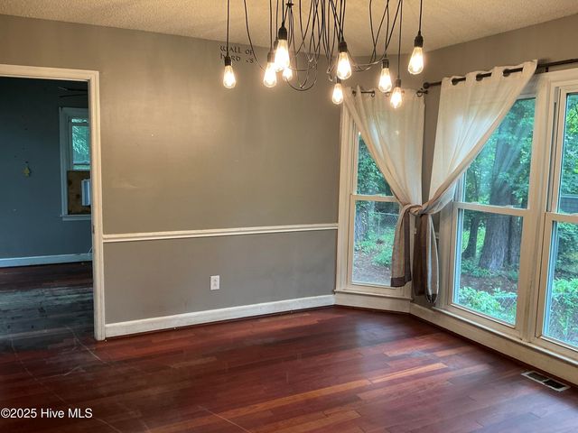 128 Robinhood Drive, Jacksonville, NC 28546