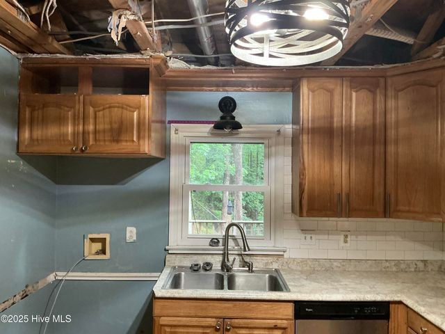 128 Robinhood Drive, Jacksonville, NC 28546