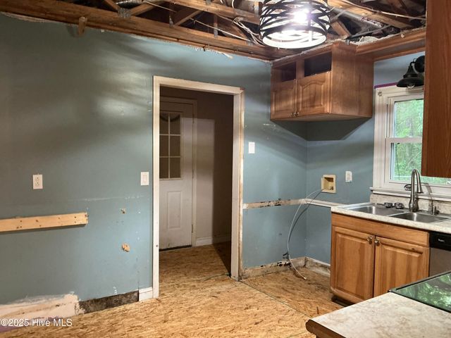 128 Robinhood Drive, Jacksonville, NC 28546