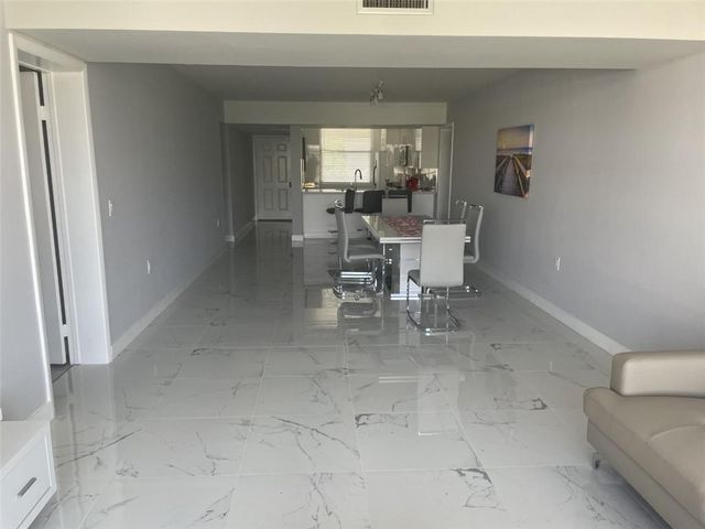 1721 Whitehall Dr 404, Davie, FL 33324