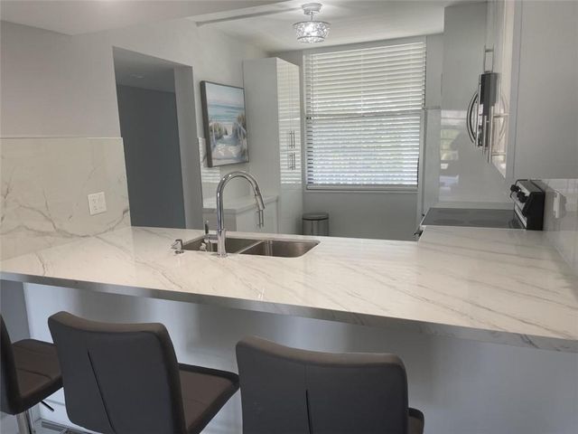 1721 Whitehall Dr 404, Davie, FL 33324