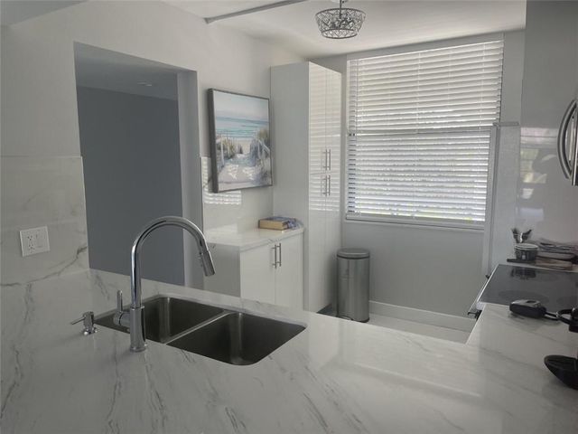 1721 Whitehall Dr 404, Davie, FL 33324