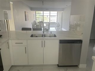 1721 Whitehall Dr 404, Davie, FL 33324