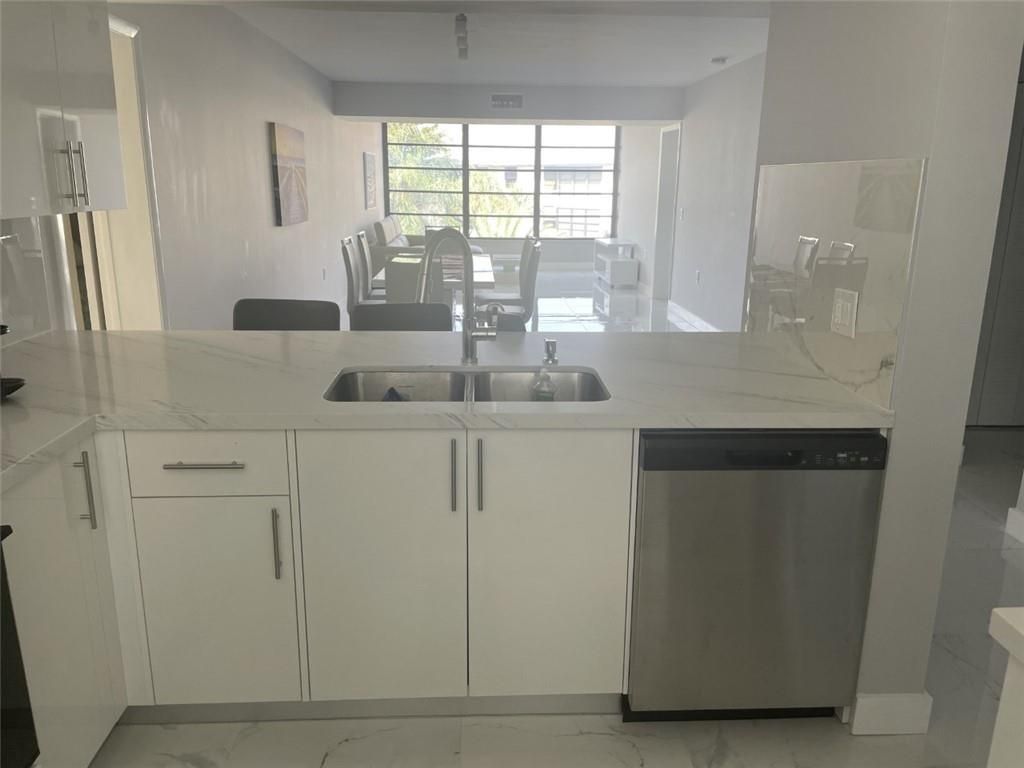 1721 Whitehall Dr 404, Davie, FL 33324