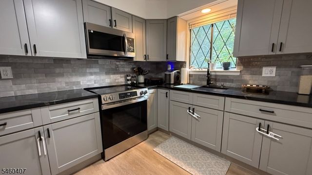 70 Farm Rd, Hillsborough Twp., NJ 08844