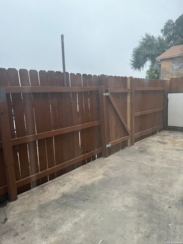 923 Vance Jackson, San Antonio, TX 78201