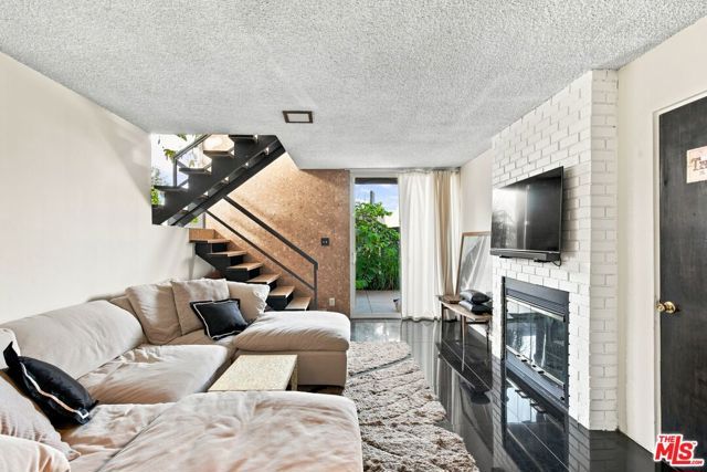 936 Fortune Way, Los Angeles, CA 90042