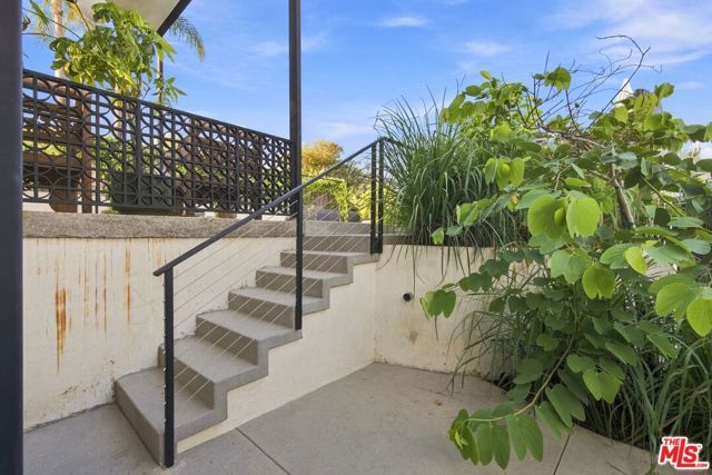 936 Fortune Way, Los Angeles, CA 90042