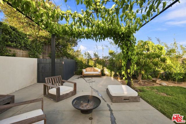 936 Fortune Way, Los Angeles, CA 90042