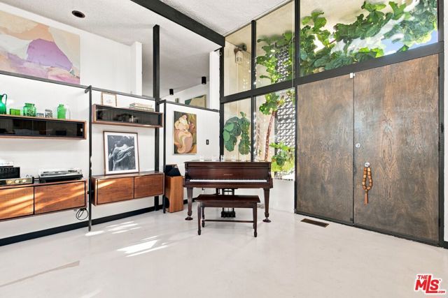 936 Fortune Way, Los Angeles, CA 90042