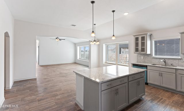 13940 Summer Wave Avenue, El Paso, TX 79928