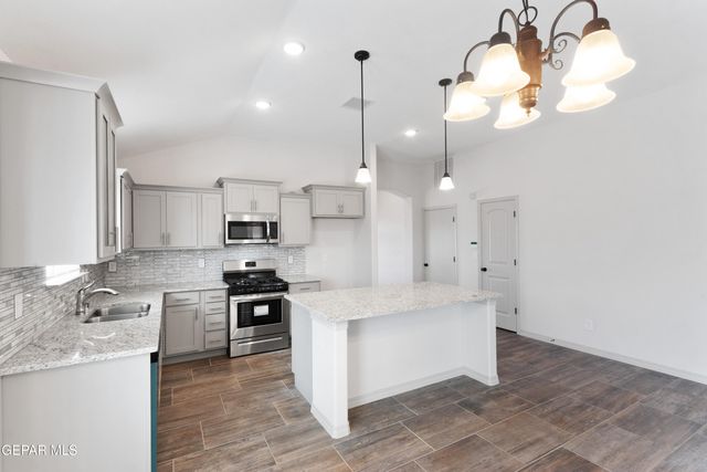 13940 Summer Wave Avenue, El Paso, TX 79928