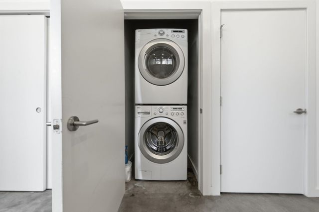 857 W Grand Ave, Oakland, CA 94607