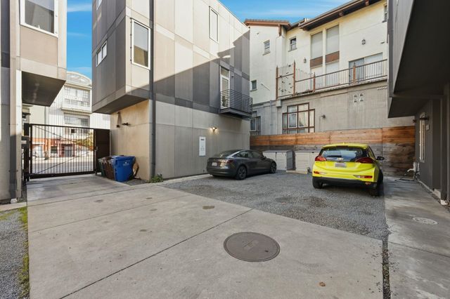 857 W Grand Ave, Oakland, CA 94607