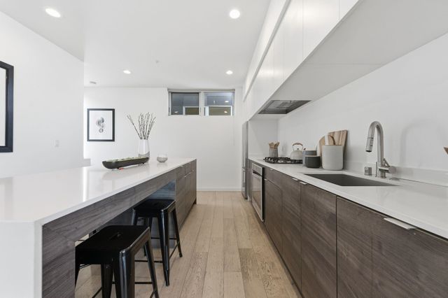 857 W Grand Ave, Oakland, CA 94607