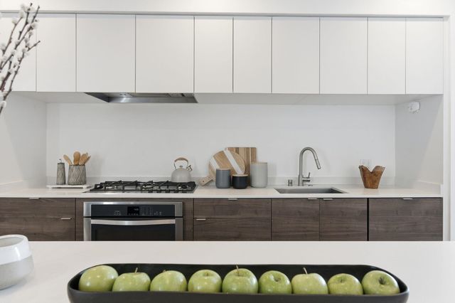 857 W Grand Ave, Oakland, CA 94607