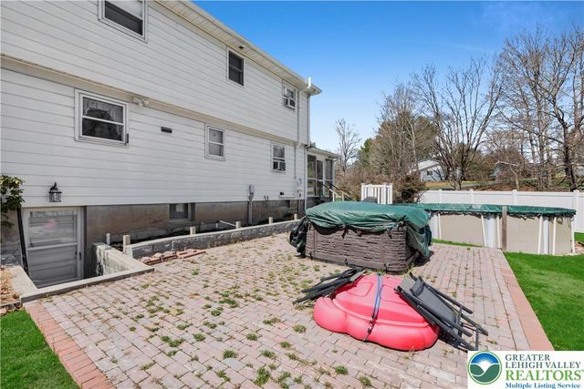 102 Valley Stream Road, Stroud Twp, PA 18360
