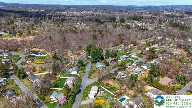 102 Valley Stream Road, Stroud Twp, PA 18360