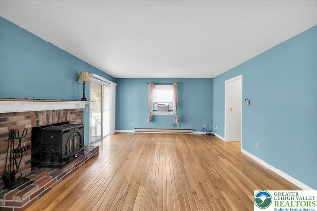 102 Valley Stream Road, Stroud Twp, PA 18360