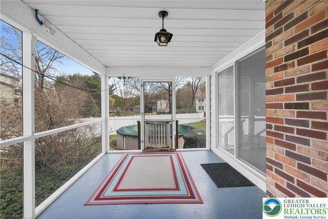 102 Valley Stream Road, Stroud Twp, PA 18360
