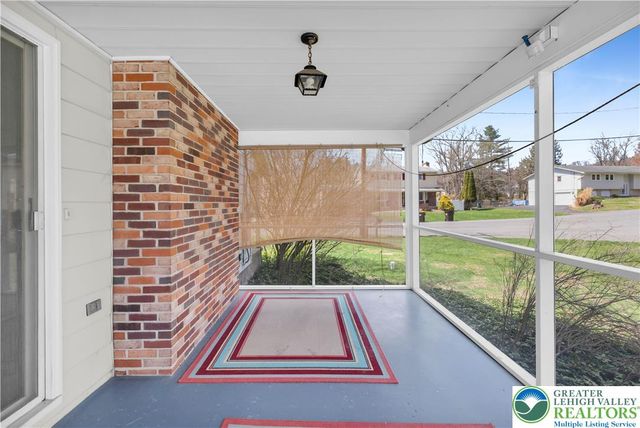 102 Valley Stream Road, Stroud Twp, PA 18360