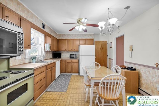 102 Valley Stream Road, Stroud Twp, PA 18360
