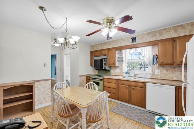 102 Valley Stream Road, Stroud Twp, PA 18360