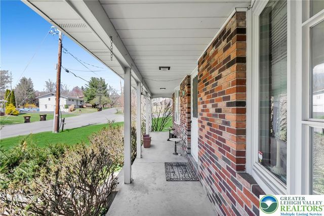 102 Valley Stream Road, Stroud Twp, PA 18360