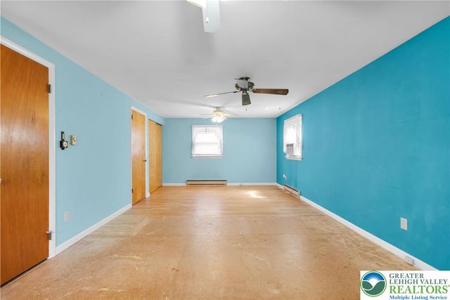 102 Valley Stream Road, Stroud Twp, PA 18360