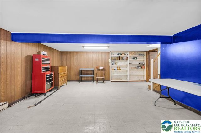 102 Valley Stream Road, Stroud Twp, PA 18360