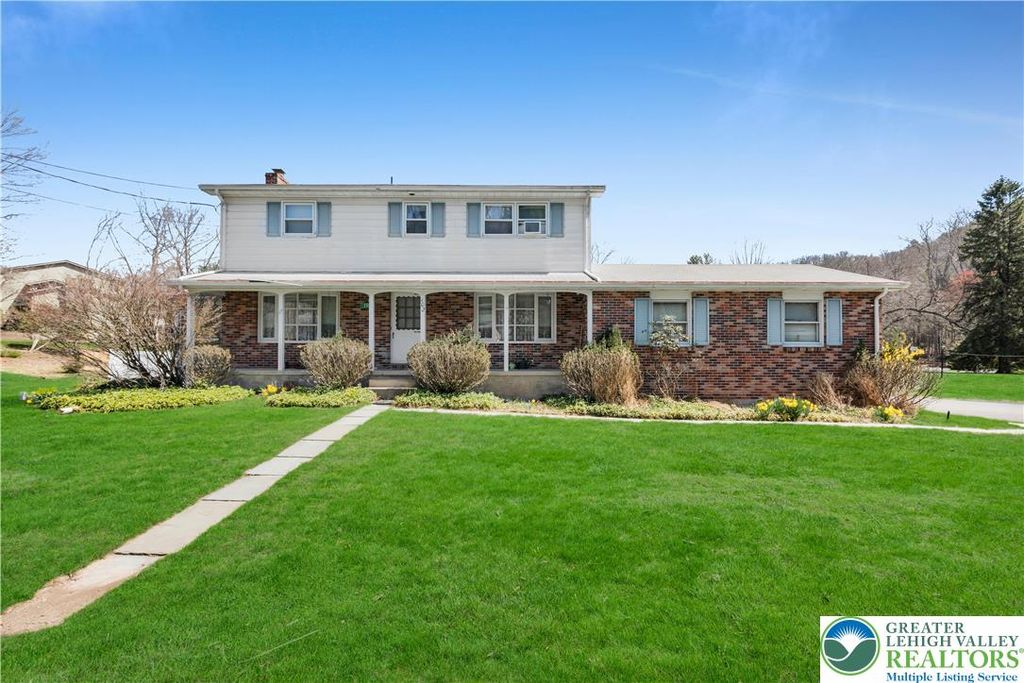 102 Valley Stream Road, Stroud Twp, PA 18360