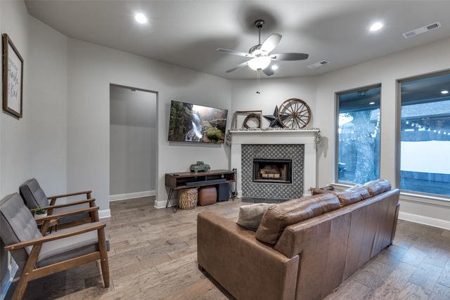 4033 Orchard Park Lane, Midlothian, TX 76065