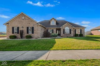 1984 Austin James Lane, Seymour, IN 47274