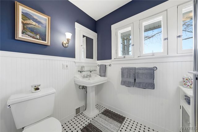 735 West Center Street, Ridgeway, NY 14103