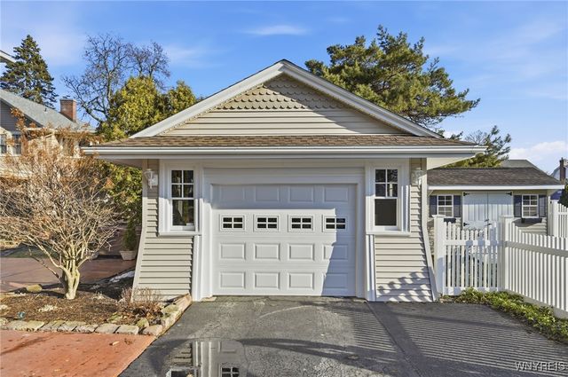 735 West Center Street, Ridgeway, NY 14103