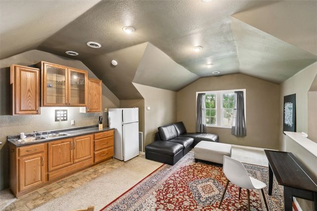 1094 28th Street, Des Moines, IA 50311