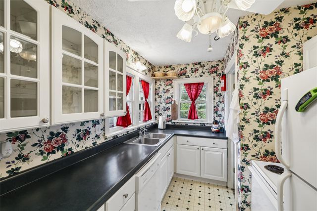1094 28th Street, Des Moines, IA 50311