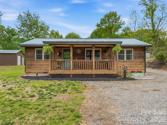 3 Mos Way, Candler, NC 28715