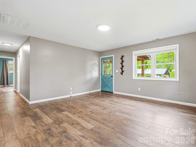 3 Mos Way, Candler, NC 28715
