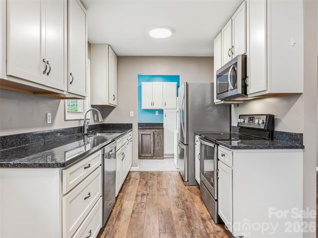 3 Mos Way, Candler, NC 28715